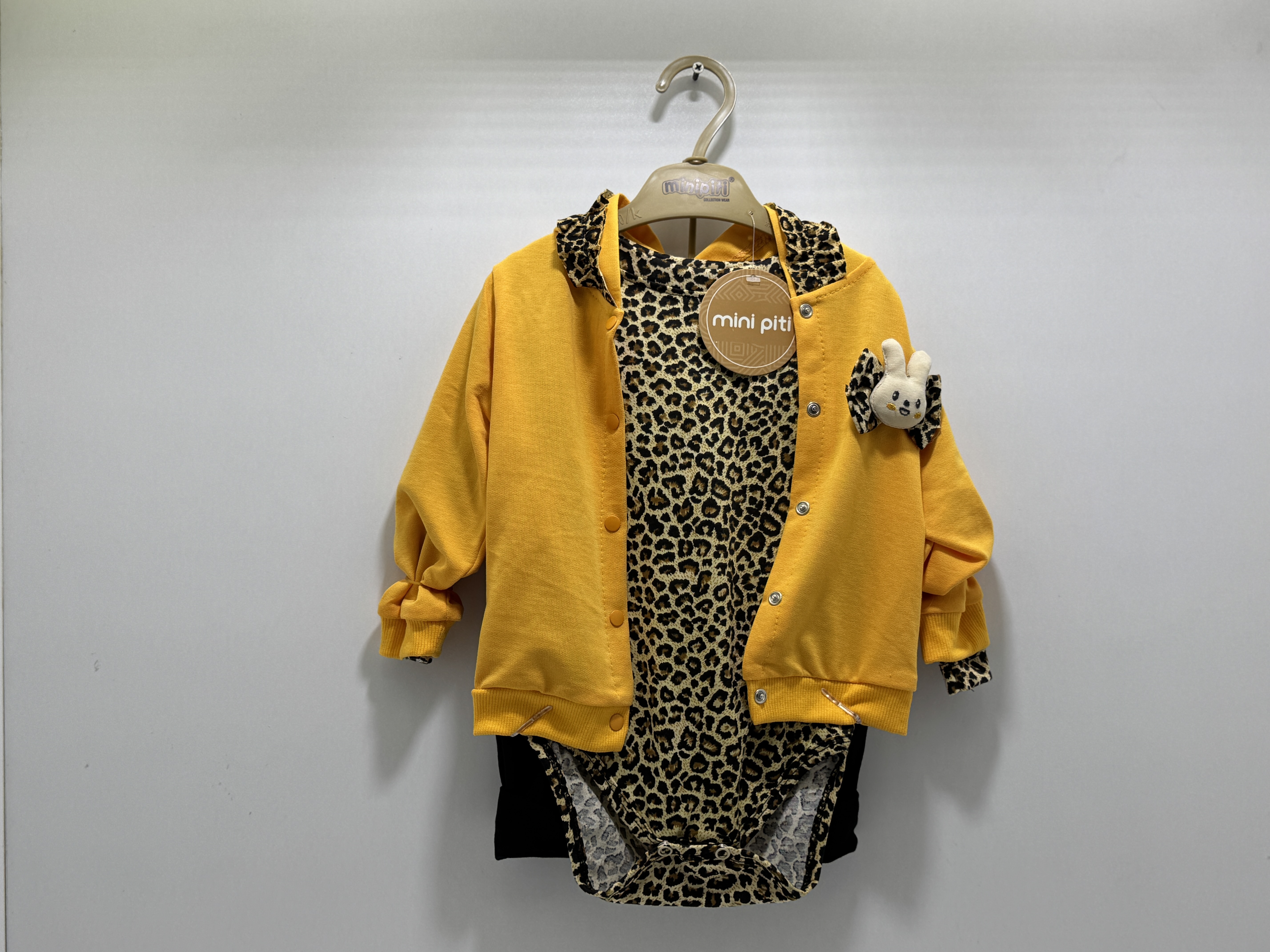 Bebek Kız Leopar Desenli ve Tavşan Aksesuarlı 3'lü Takım