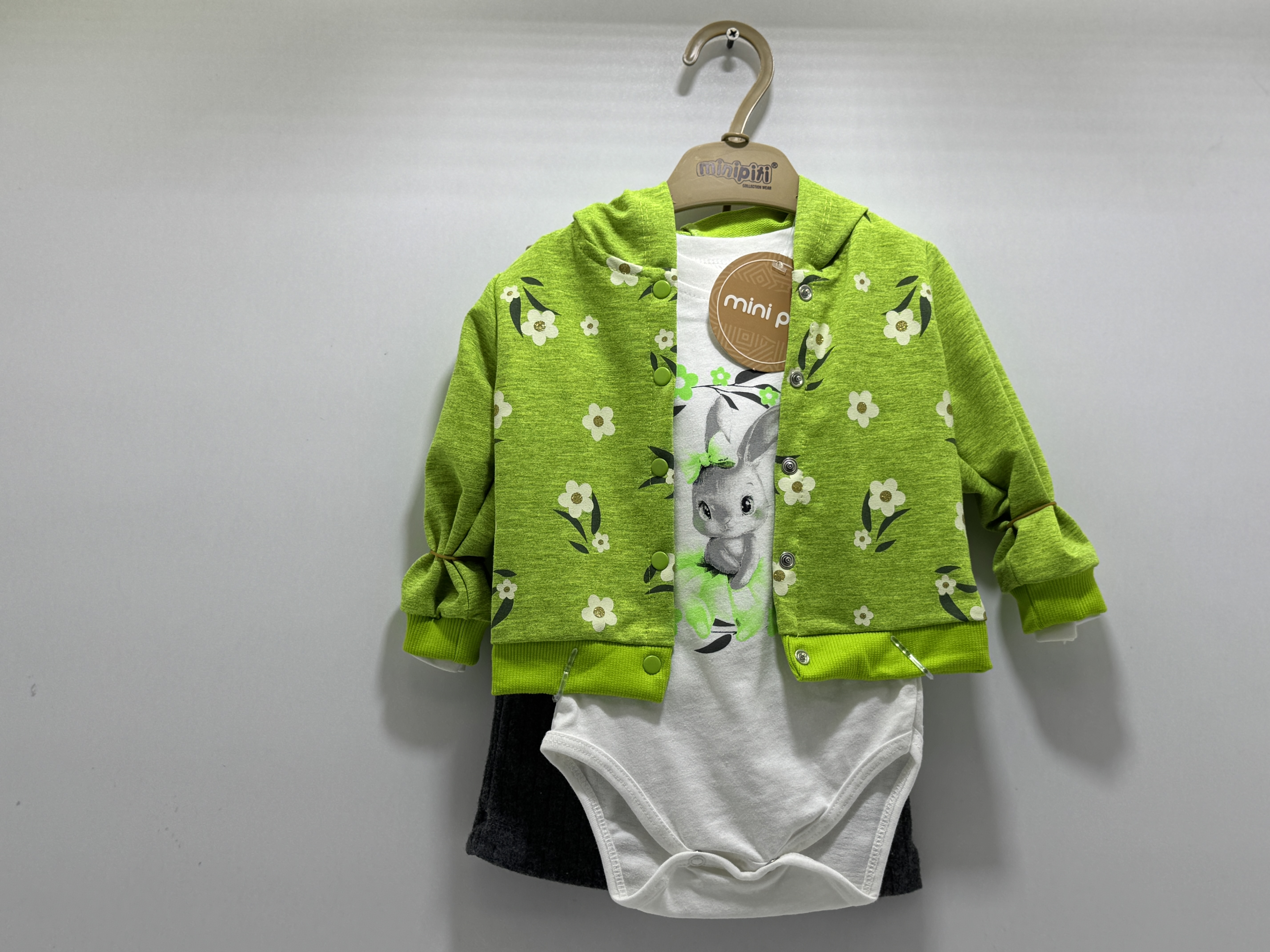 Bebek Kız Tavşan Baskılı ve Çiçek Desenli Fıstık Yeşili 3'lü Takım